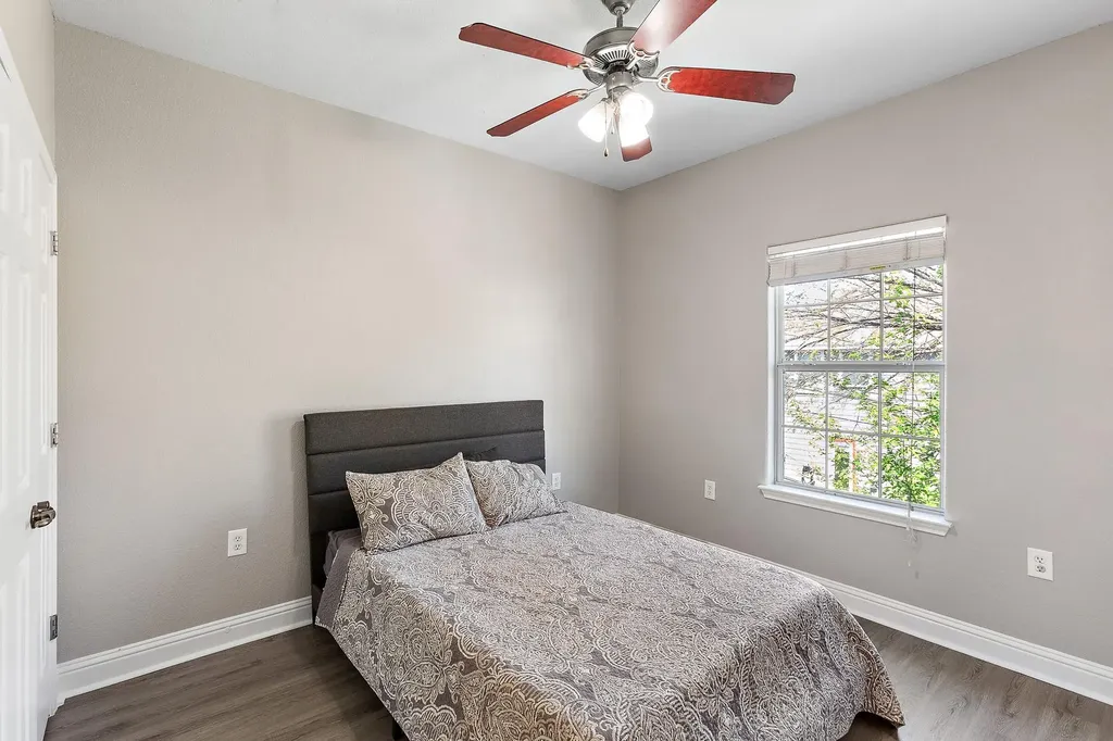 914 Bret Lane Austin TX 78721