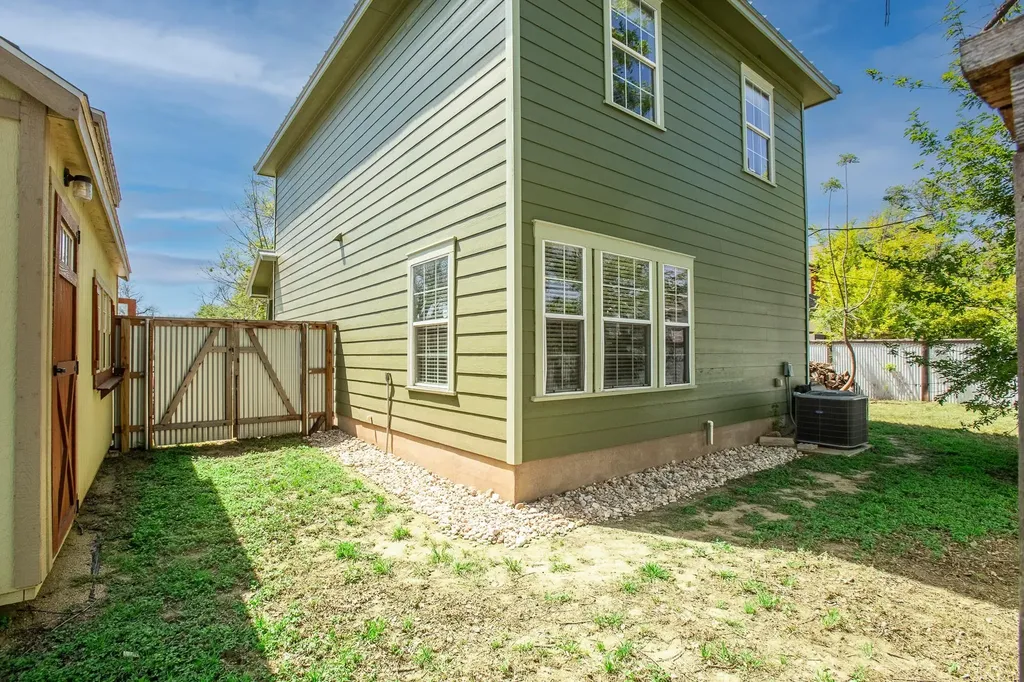 914 Bret Lane Austin TX 78721