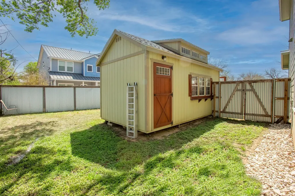 914 Bret Lane Austin TX 78721