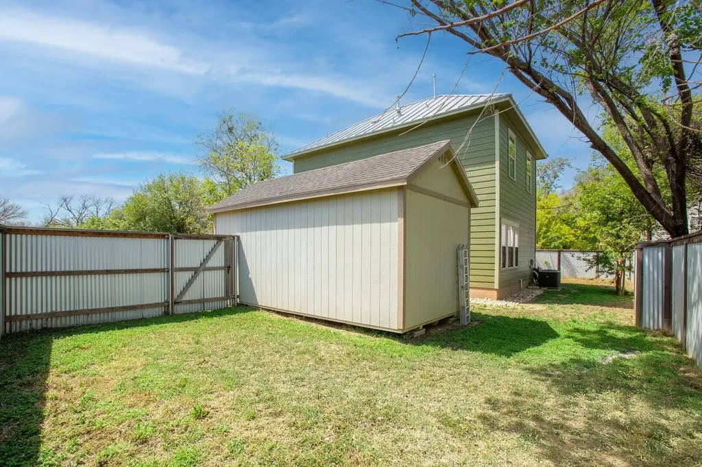 914 Bret Lane Austin TX 78721