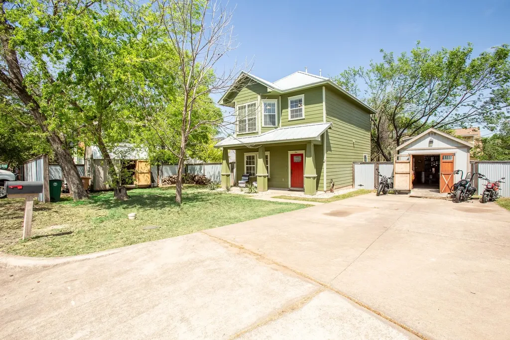 914 Bret Lane Austin TX 78721