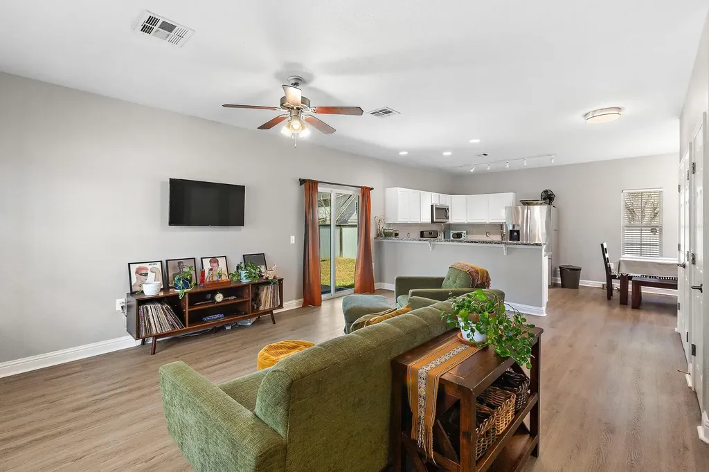 914 Bret Lane Austin TX 78721