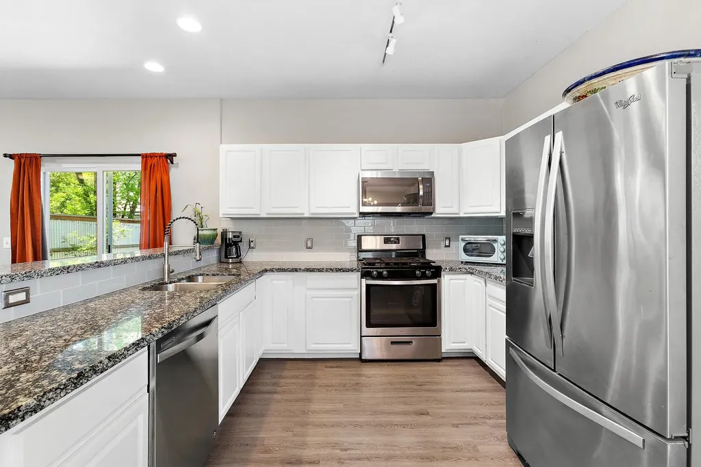 914 Bret Lane Austin TX 78721