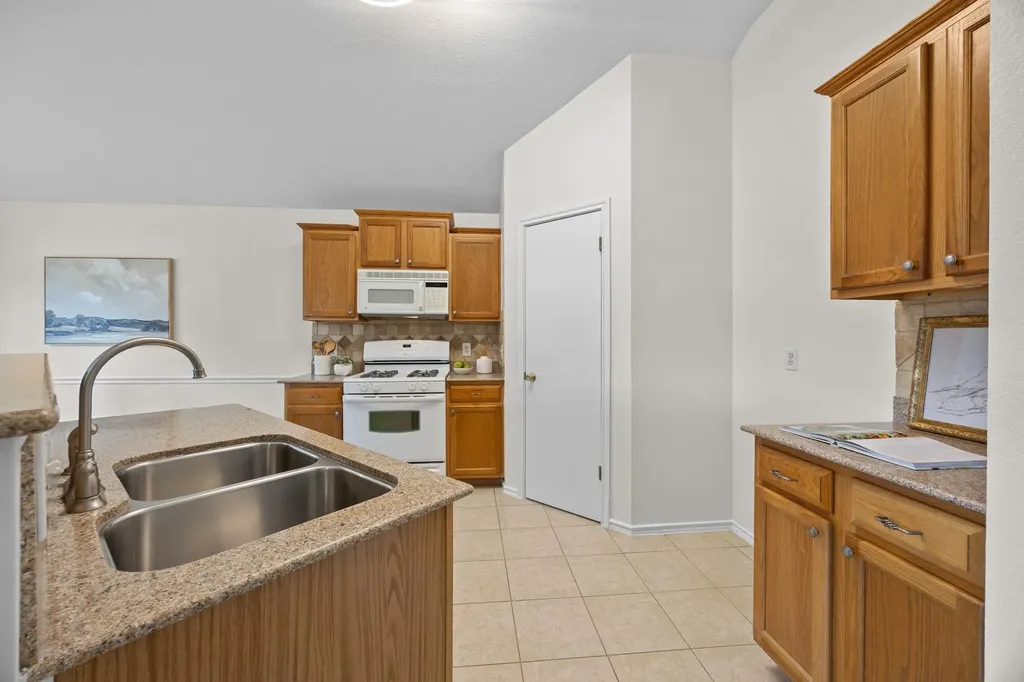 8219 Edgemoor Place Austin TX 78749