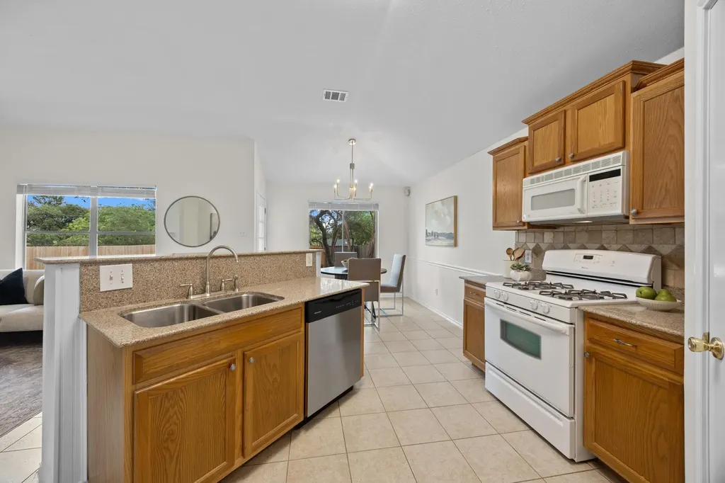 8219 Edgemoor Place Austin TX 78749