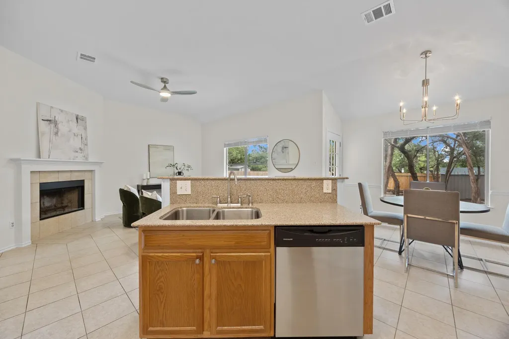8219 Edgemoor Place Austin TX 78749
