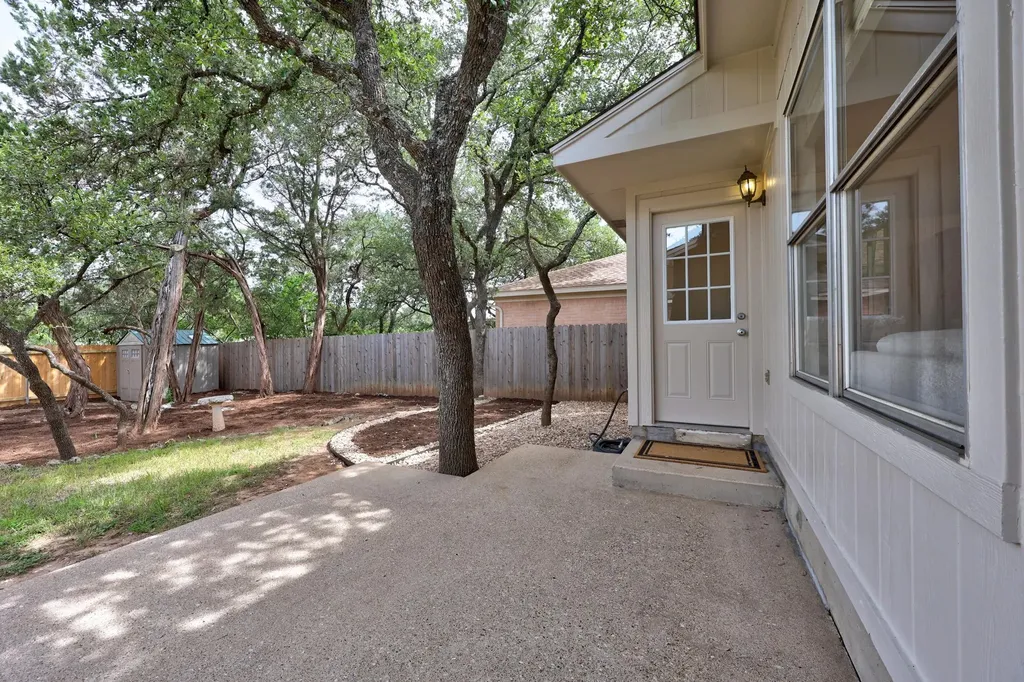 8219 Edgemoor Place Austin TX 78749