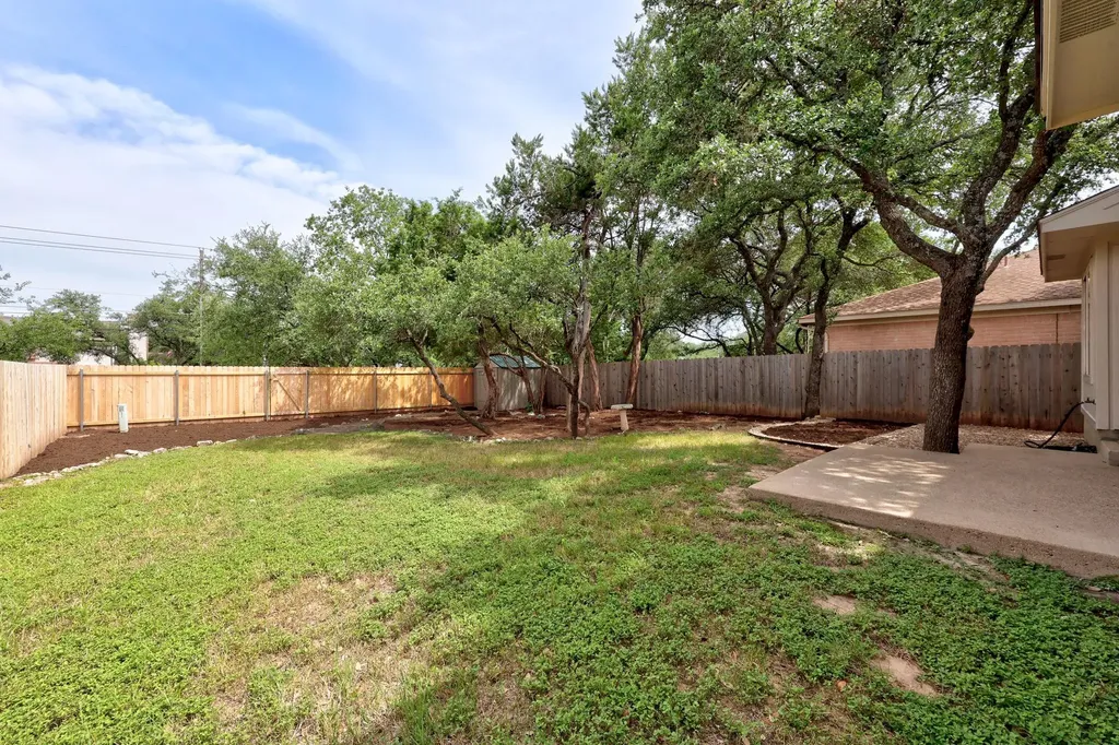 8219 Edgemoor Place Austin TX 78749