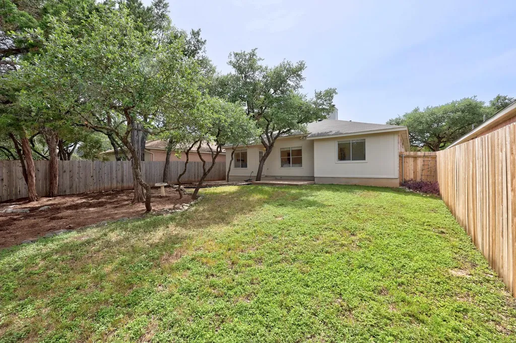 8219 Edgemoor Place Austin TX 78749