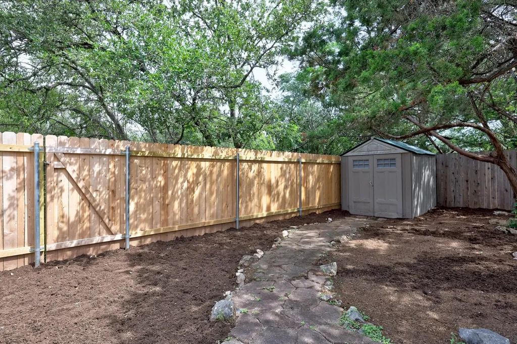8219 Edgemoor Place Austin TX 78749