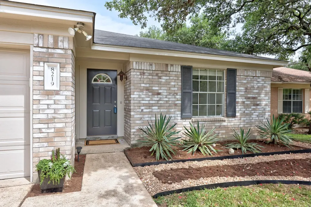 8219 Edgemoor Place Austin TX 78749