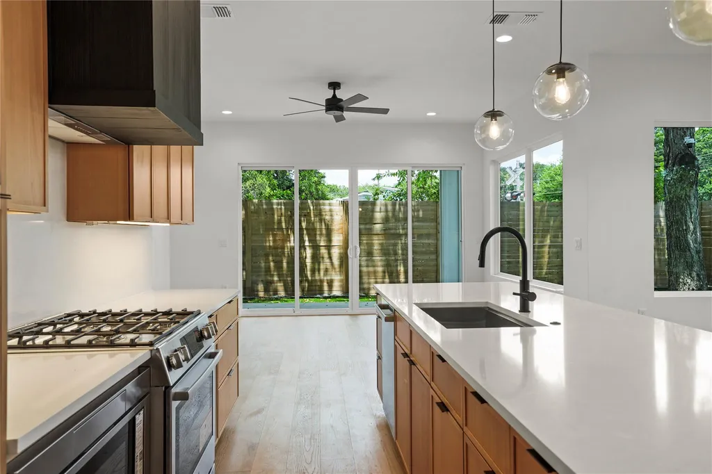752 Pedernales Street Austin TX 78702