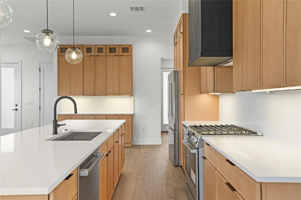 752 Pedernales Street Austin TX 78702