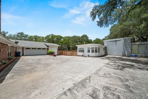 699 Floral Avenue New Braunfels TX 78130