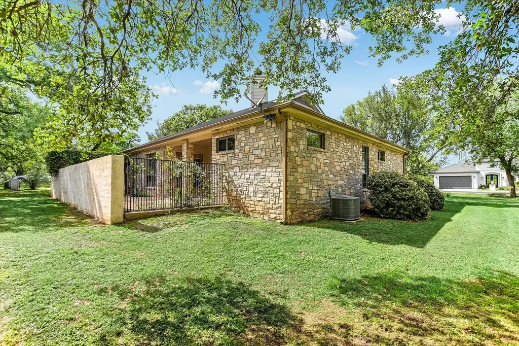 1308 Hi Circle N Horseshoe Bay TX 78657