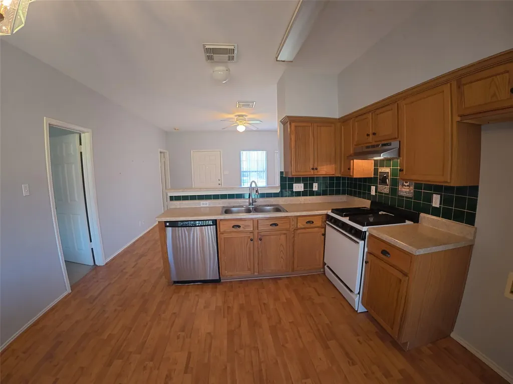 305 China Cove Elgin TX 78621