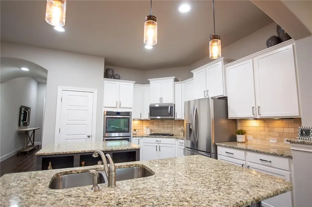 22521 Rock Wren Road Spicewood TX 78669