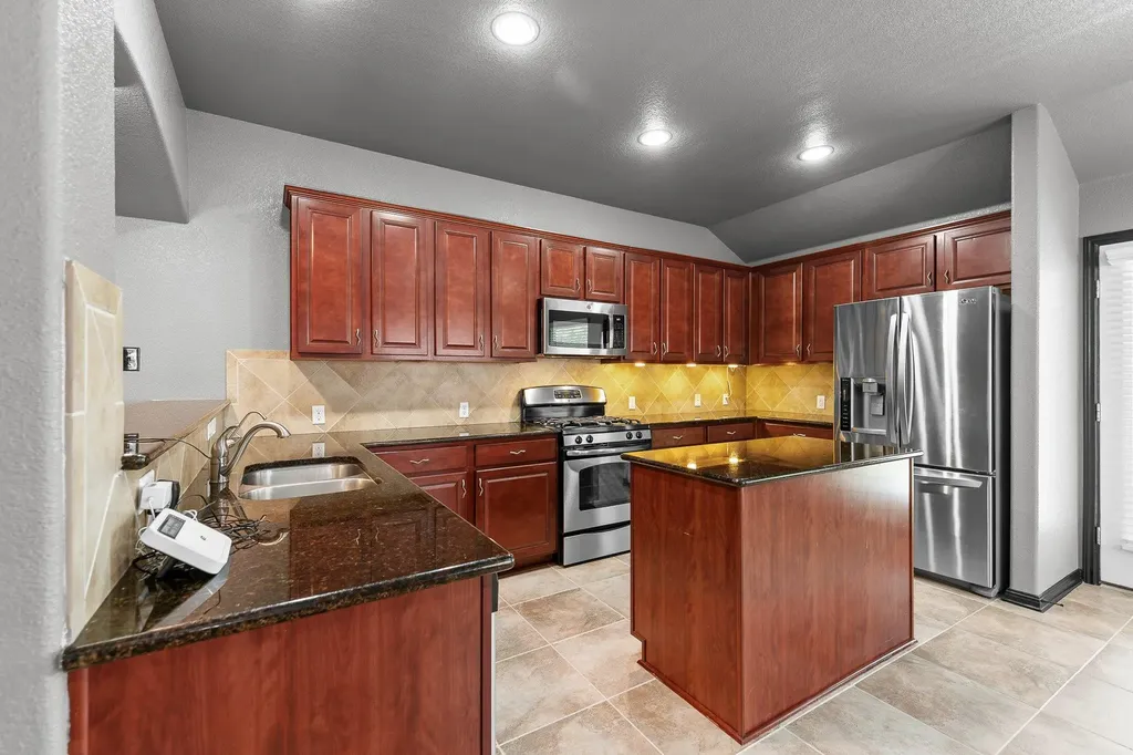 1729 Hidden Springs Path Round Rock TX 78665