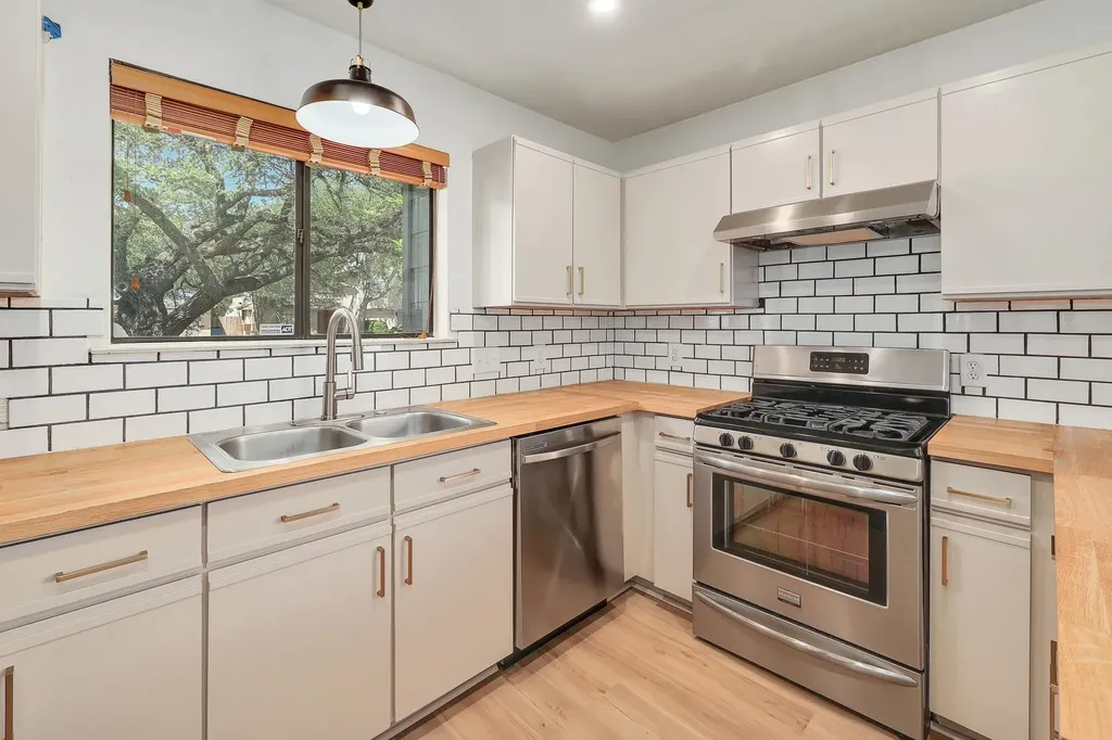 2205 Waterway Bend Austin TX 78728
