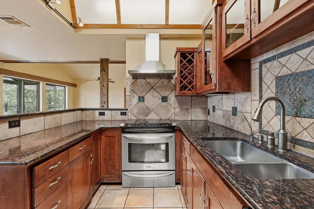1203 Lakefield Canyon Lake TX 78133