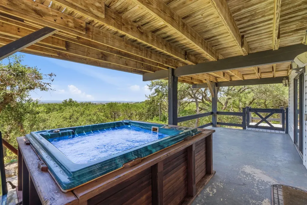 1203 Lakefield Canyon Lake TX 78133