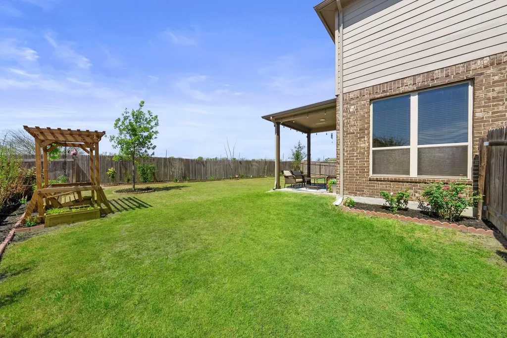 109 Wake Grove Buda TX 78610