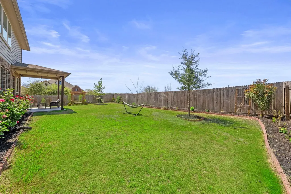 109 Wake Grove Buda TX 78610