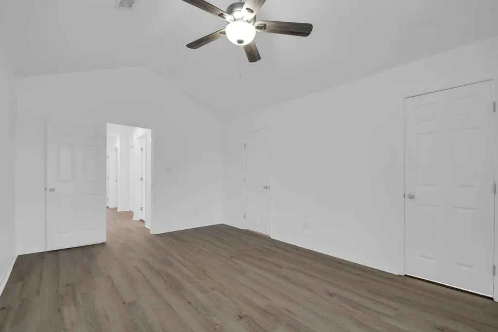 1004 E Fannin Street Luling TX 78648