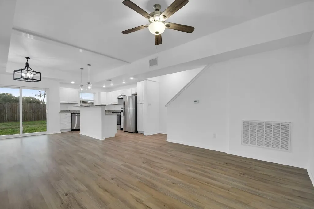 1004 E Fannin Street Luling TX 78648