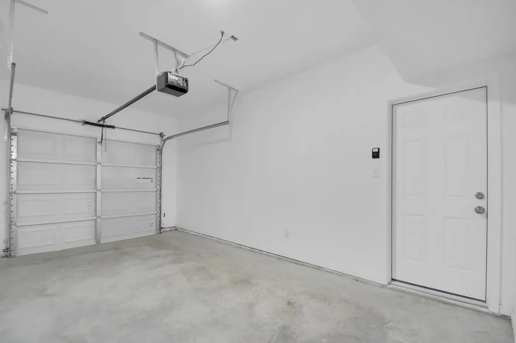 1004 E Fannin Street Luling TX 78648