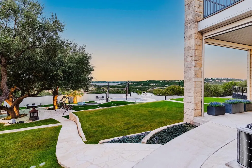 20516 Queen Bee Lane Spicewood TX 78669