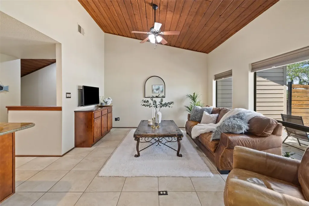 508 Harbor Drive Spicewood TX 78669