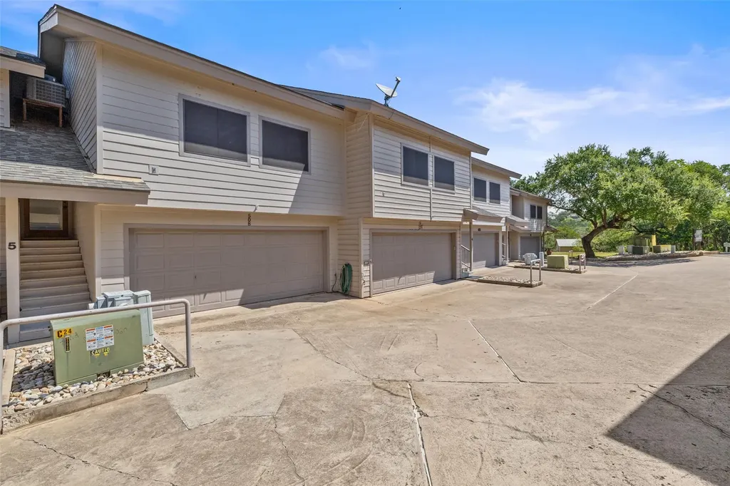 508 Harbor Drive Spicewood TX 78669
