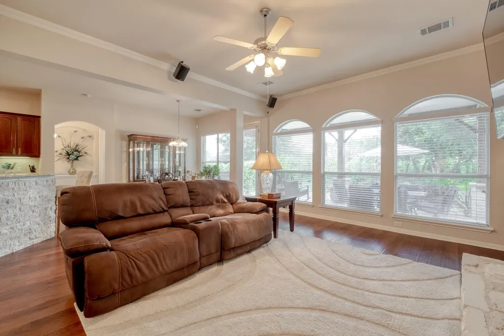 3104 Luminoso Lane E Round Rock TX 78681