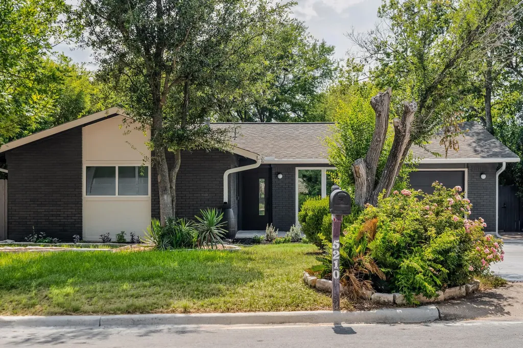 5210 Gladstone Drive Austin TX 78723