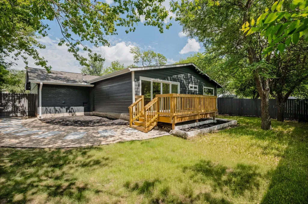 5210 Gladstone Drive Austin TX 78723