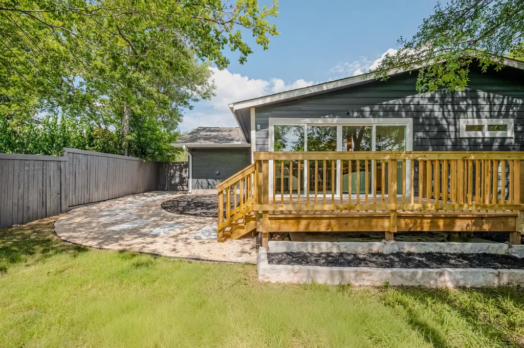 5210 Gladstone Drive Austin TX 78723