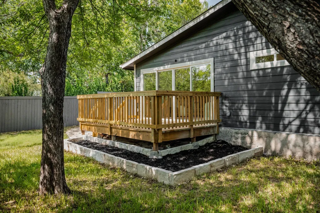 5210 Gladstone Drive Austin TX 78723
