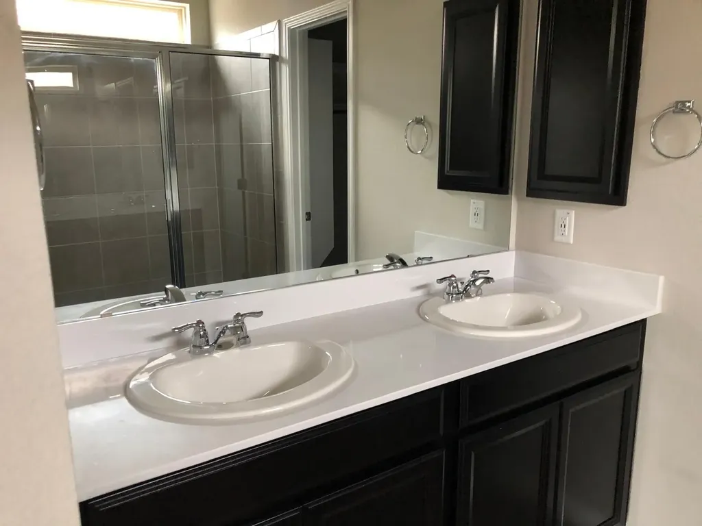 1052 Myrna Bend Leander TX 78641