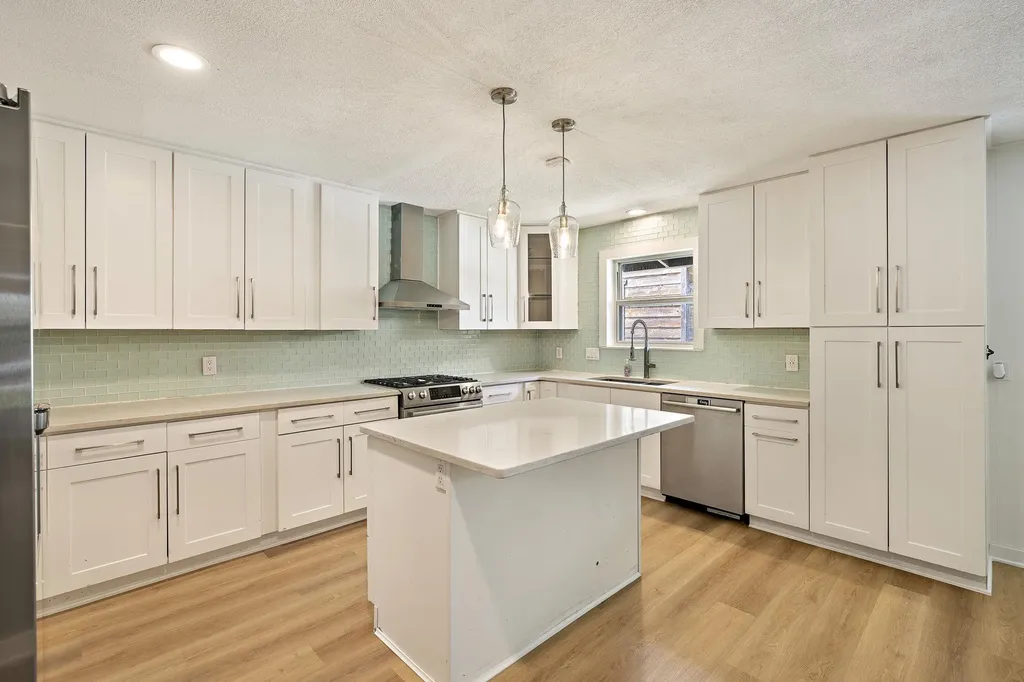 908 Hollybluff Street Austin TX 78753