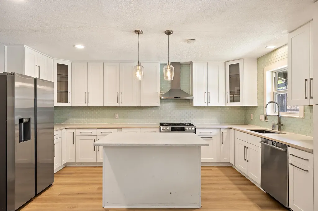908 Hollybluff Street Austin TX 78753