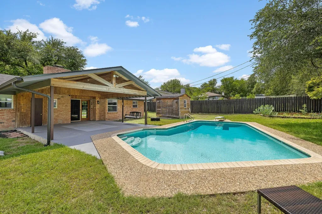 908 Hollybluff Street Austin TX 78753