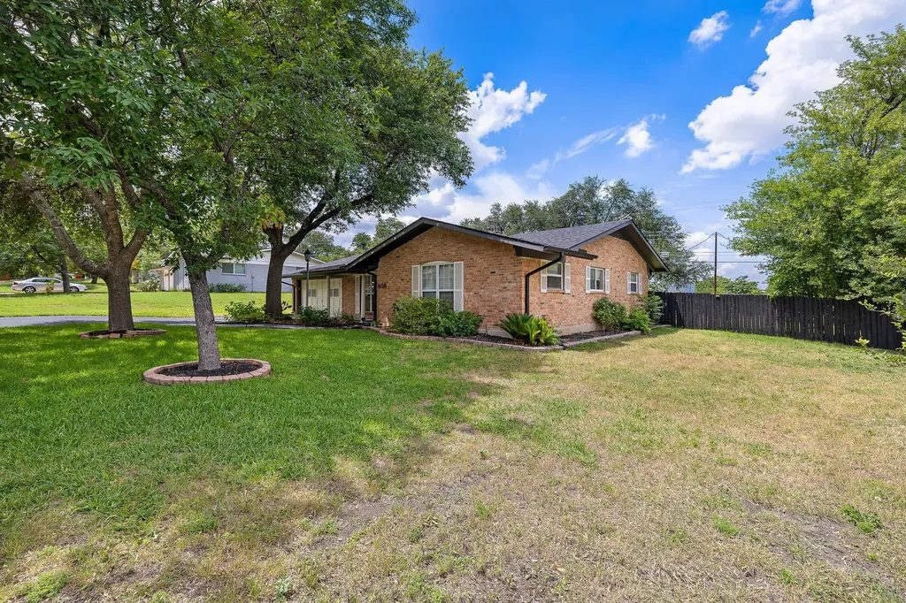 908 Hollybluff Street Austin TX 78753