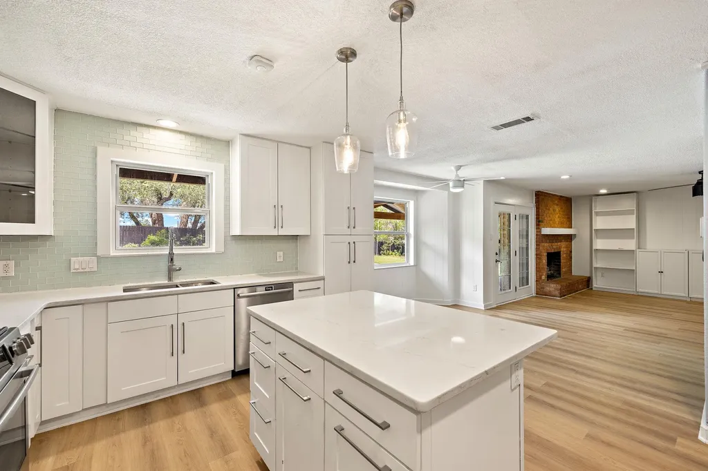 908 Hollybluff Street Austin TX 78753