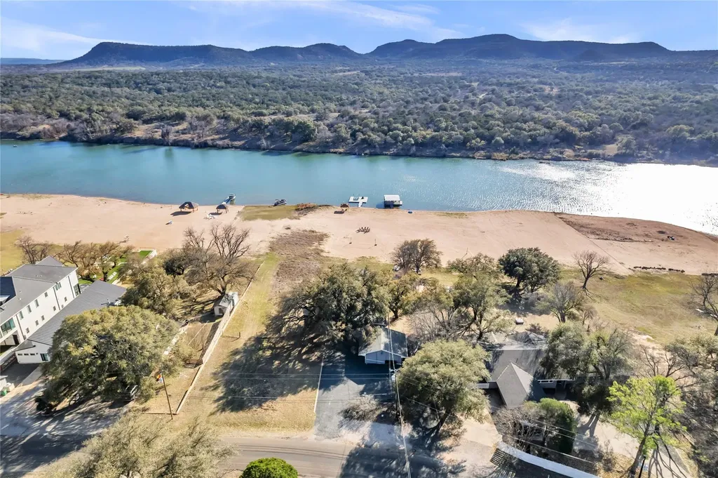 4306 River Oaks Drive Kingsland TX 78639