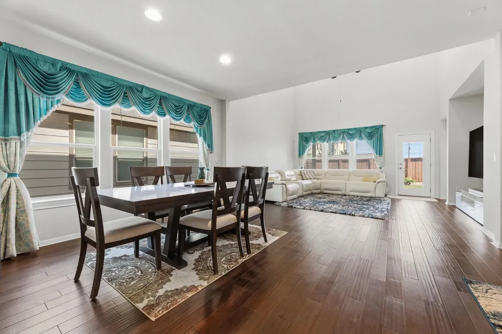 9909 Quercia Drive Austin TX 78717