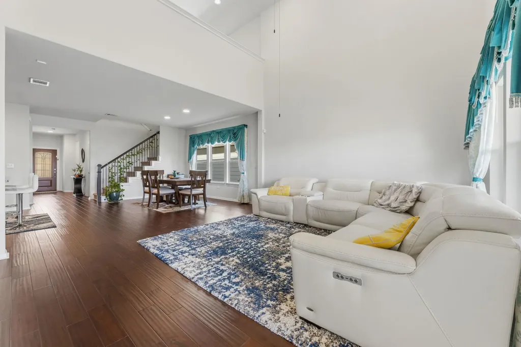 9909 Quercia Drive Austin TX 78717