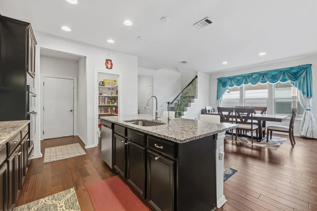 9909 Quercia Drive Austin TX 78717
