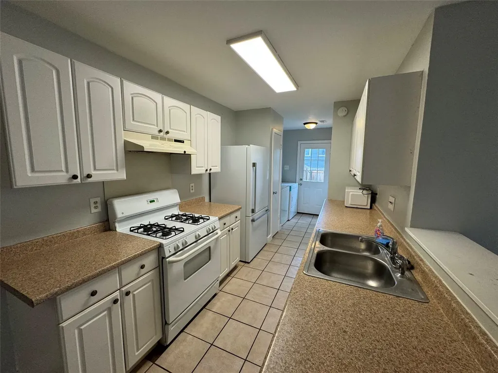 11910 Sunhillow Bend Austin TX 78758