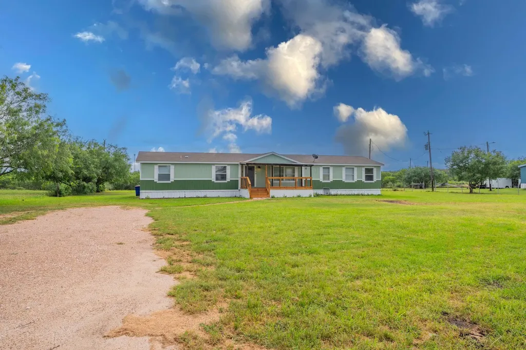 160 Indian Trail Lockhart TX 78644